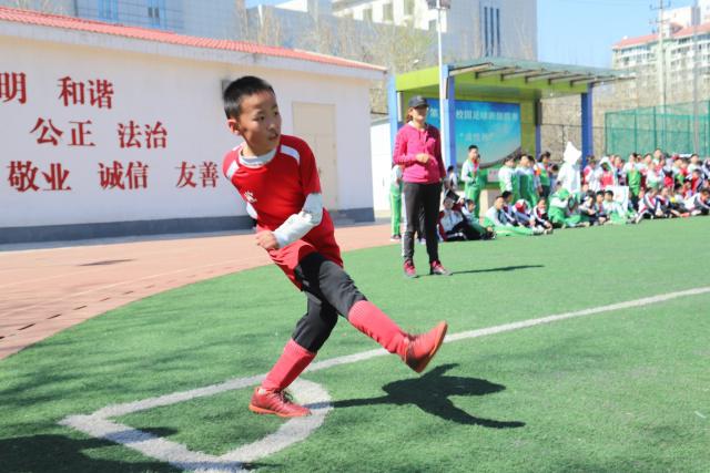 杨瀚森精彩表现：防守护框后成功打成2+1